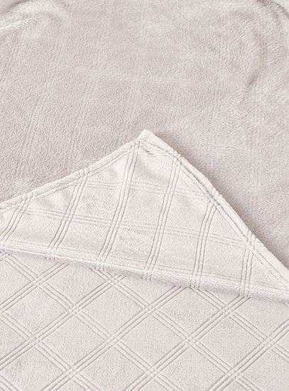 Geometric Detail Jacquard Blanket - 150x200 cms