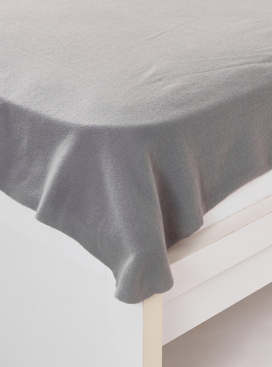 Solid Fleece Blanket - 160x120 cms