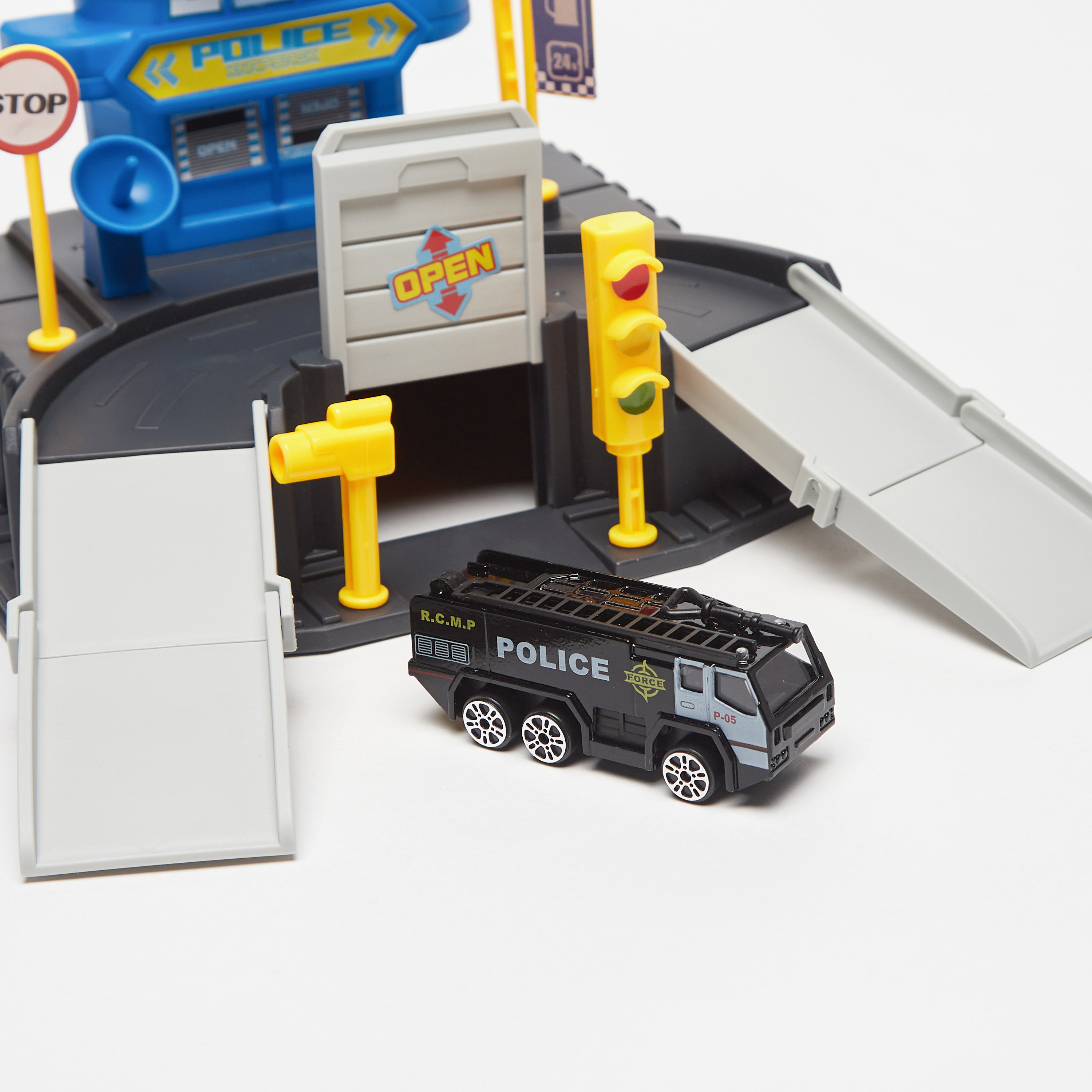 Shop Police Garage Playset Online Max UAE