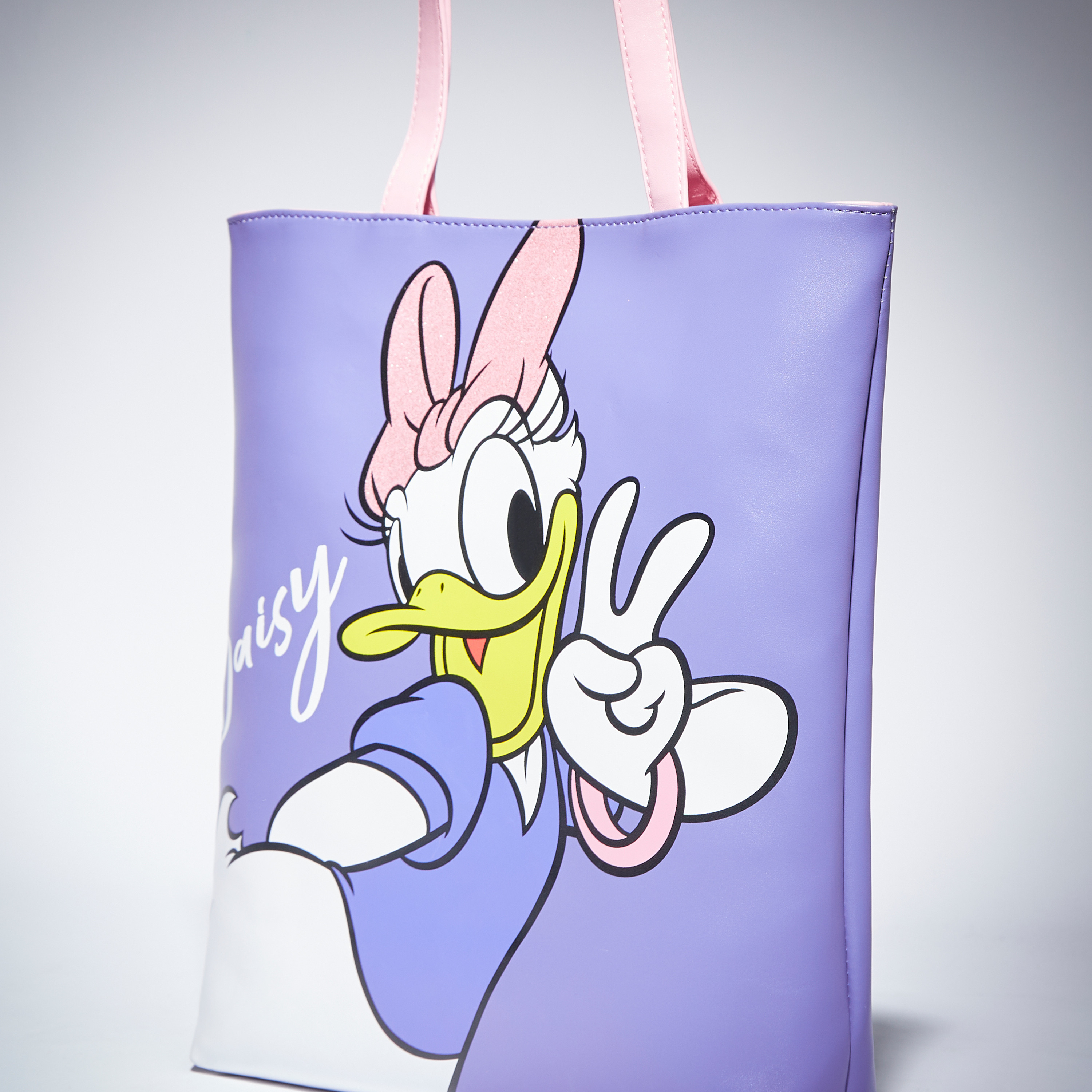 Amazon.com: WZMPA Daisy Duck Cosmetic Bag Gifts Daisy Fans Gifts Let The  Magic Bloom Makeup Zipper Pouch Bag Duck Lover Merchandise (Daisy Duck  -Bloom) : Beauty & Personal Care