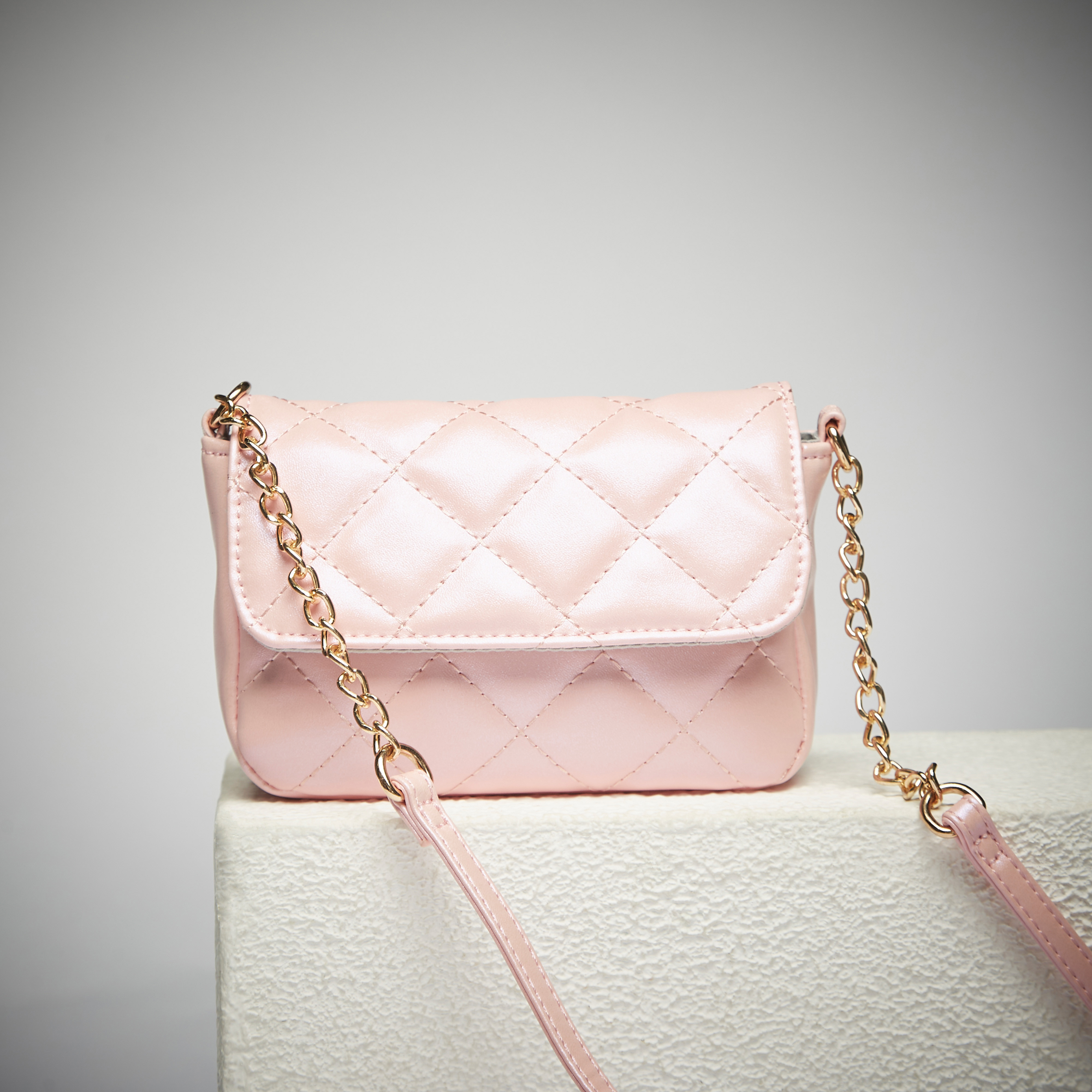 Quilted store chain bag