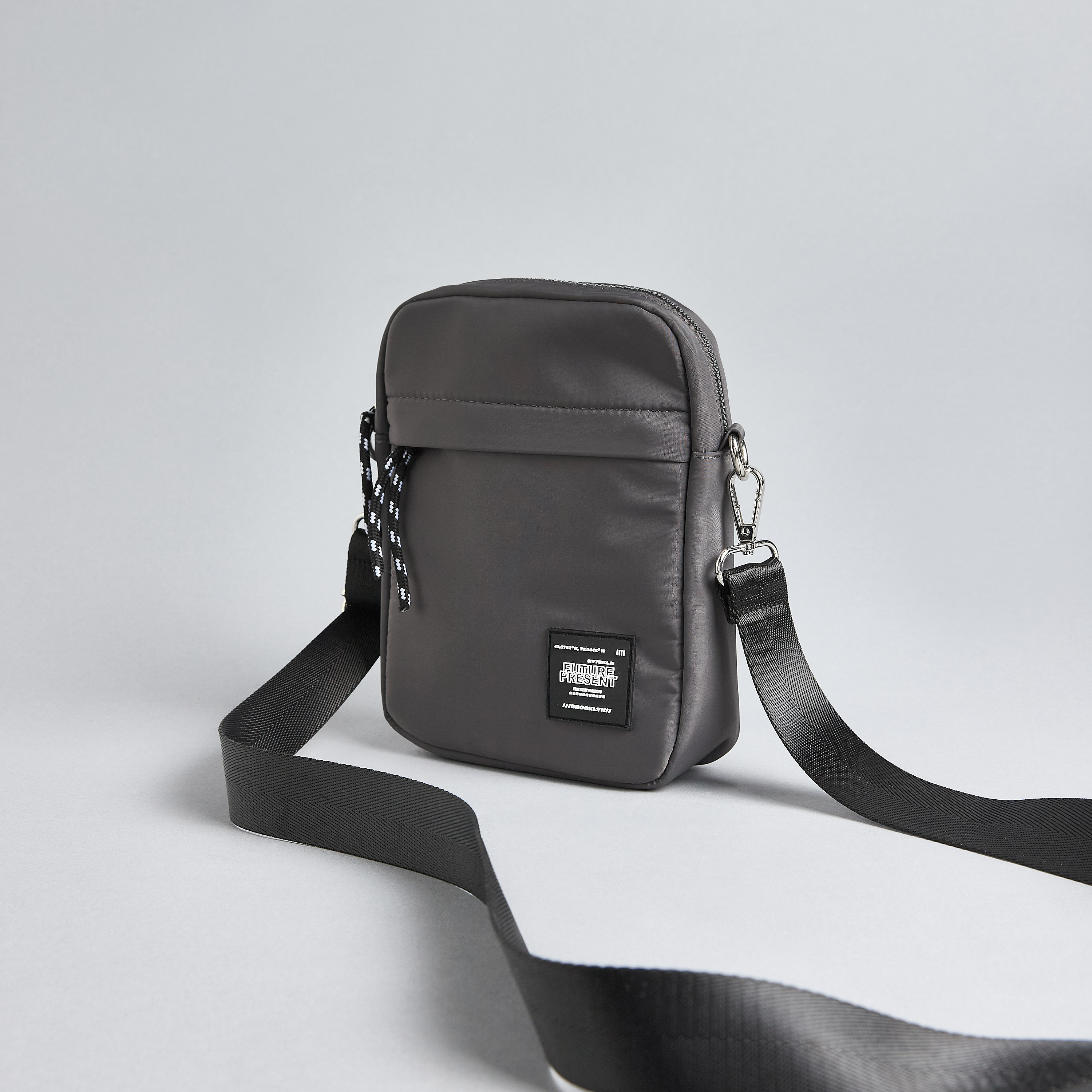 極美品✦MP Embroidery Casual Messenger Bag 極美品✦MP Embroidery Casual Messenger Bag