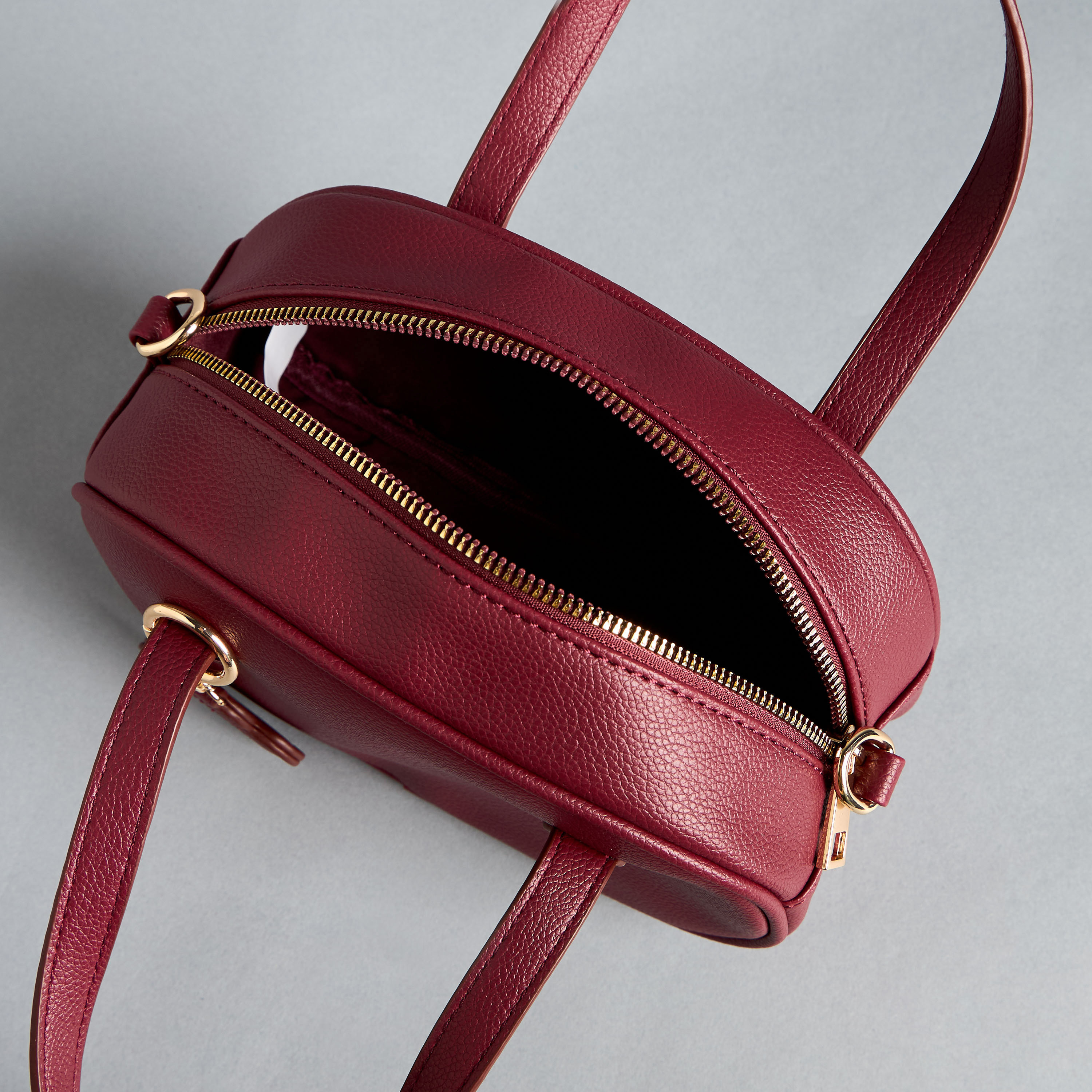 [MACNI] RIBBON CRESCENT CROSS BAG 大人気★ MUSINSA公式 | MACNI RIBBON CRESCENT CROSS BAG BLACK