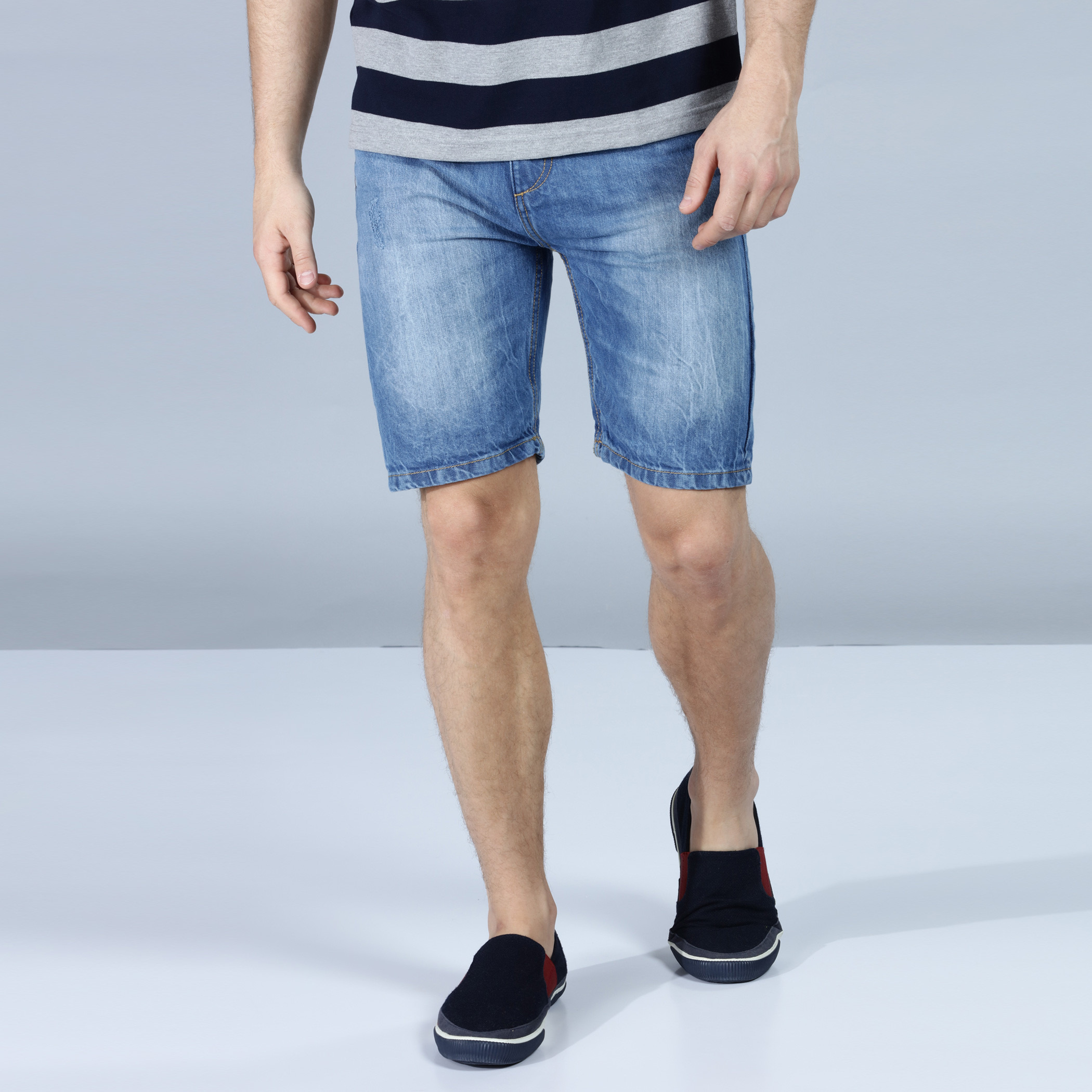 Slim fitting outlet shorts