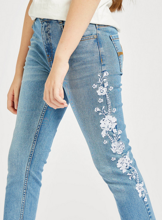 Floral Embroidered Ankle-Length Jeans with Pockets