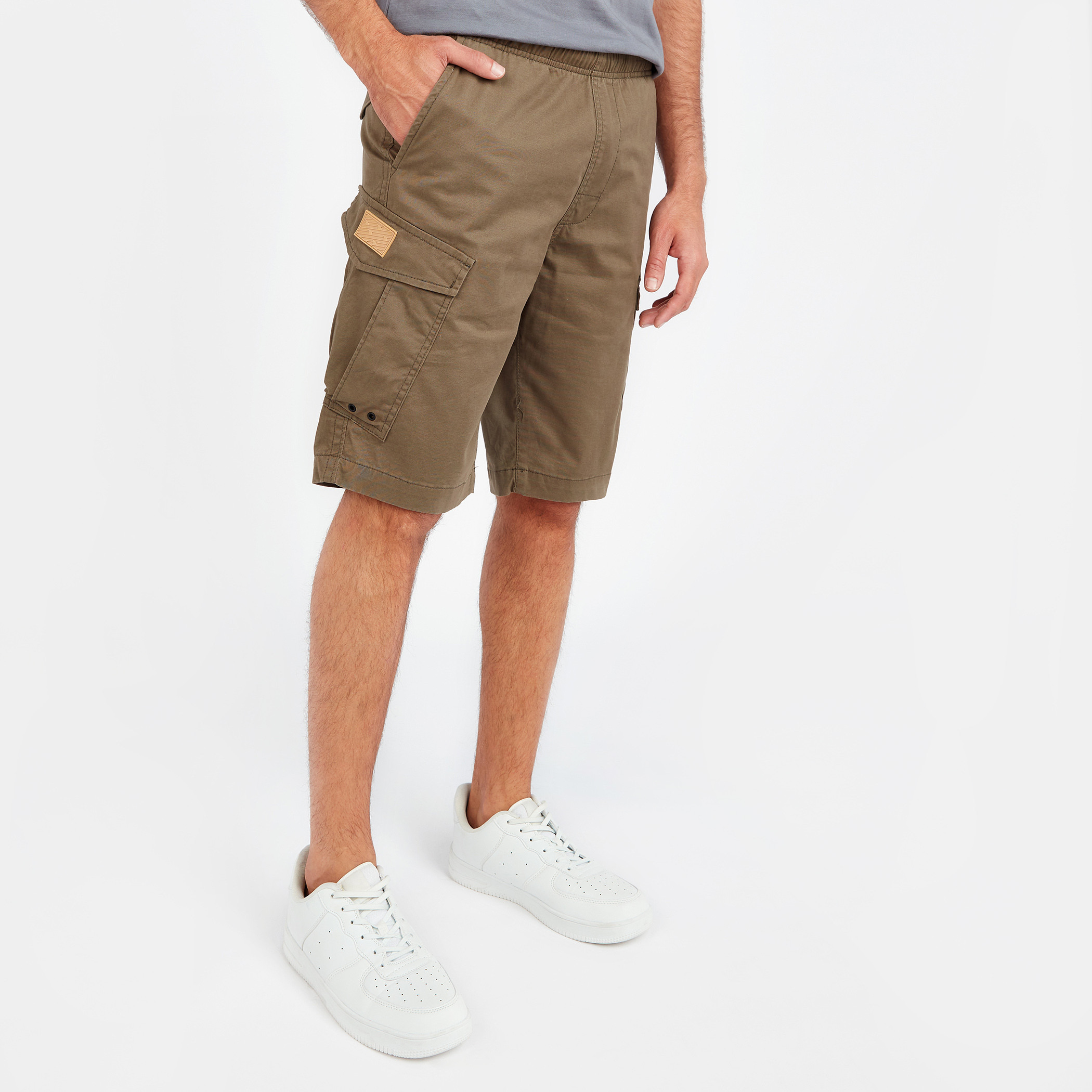 Cargo shorts sales with pockets