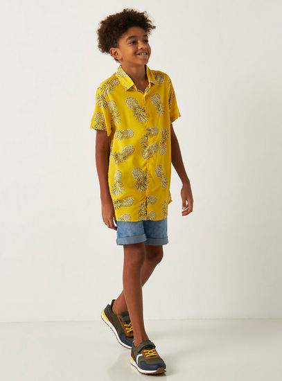 Pineapple Print Shirt with Short Sleeves and Button Closure