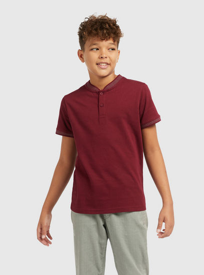 Textured Polo T-shirt with Short Sleeves and Button Closure