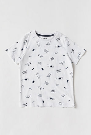 All-Over Graphic Print T-shirt with Short Sleeves and Round Neck