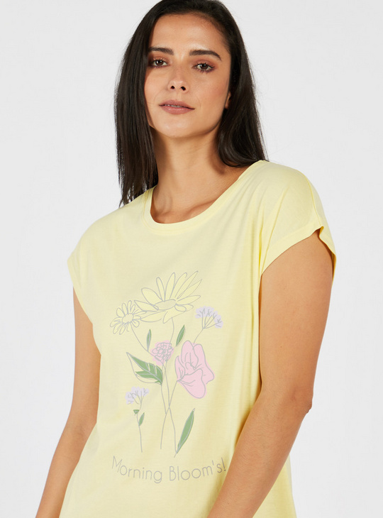قميص نوم بياقة مستديرة وأكمام منسدلة وطبعات زهور