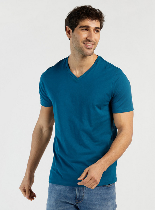 Solid Fade Resistant T-shirt with V-Neck and Short Sleeves