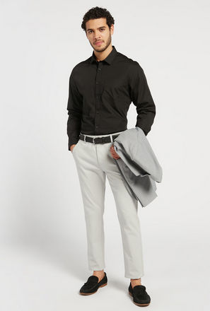 Solid Slim Fit Mid-Rise Chinos with Pockets and Zip Closure