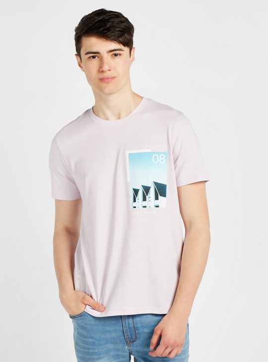Graphic Print T-shirt with Short Sleeves and Round Neck