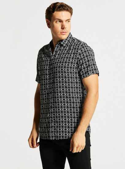 Geometric Print Shirt with Button Closure and Short Sleeves