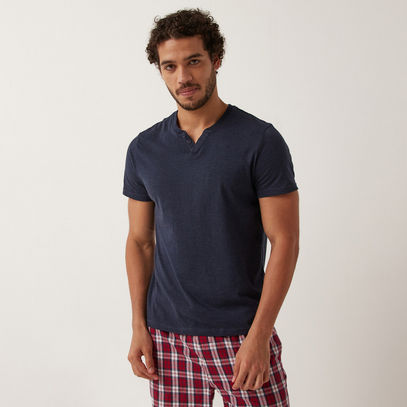 Solid Henley Neck T-shirt with Short Sleeves and Button Closure