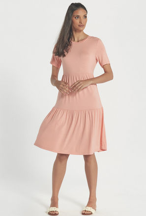 Solid Tiered Midi Dress with Short Sleeves and Round Neck