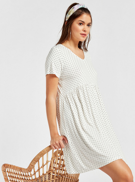 Polka Dot Print A-line Dress with V-neck and Short Sleeves