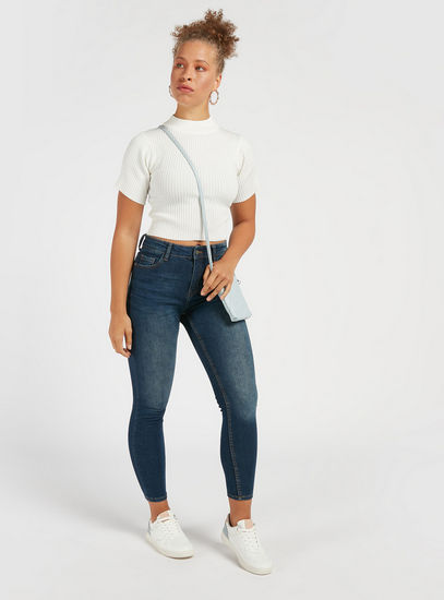 Solid High-RIse Skinny Fit Jeans with Pockets and Button Closure