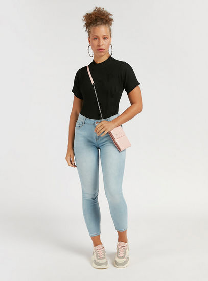 Solid Skinny Fit Mid-Rise Jeans with Pockets and Button Closure