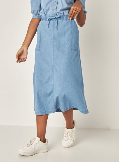 Solid Mid-Rise Midi Denim Skirt with Drawstring Closure and Pockets