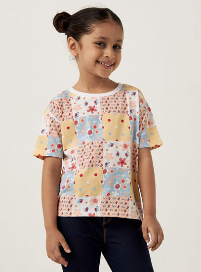 Floral Patch Printed T-shirt with Crew Neck and Short Sleeves