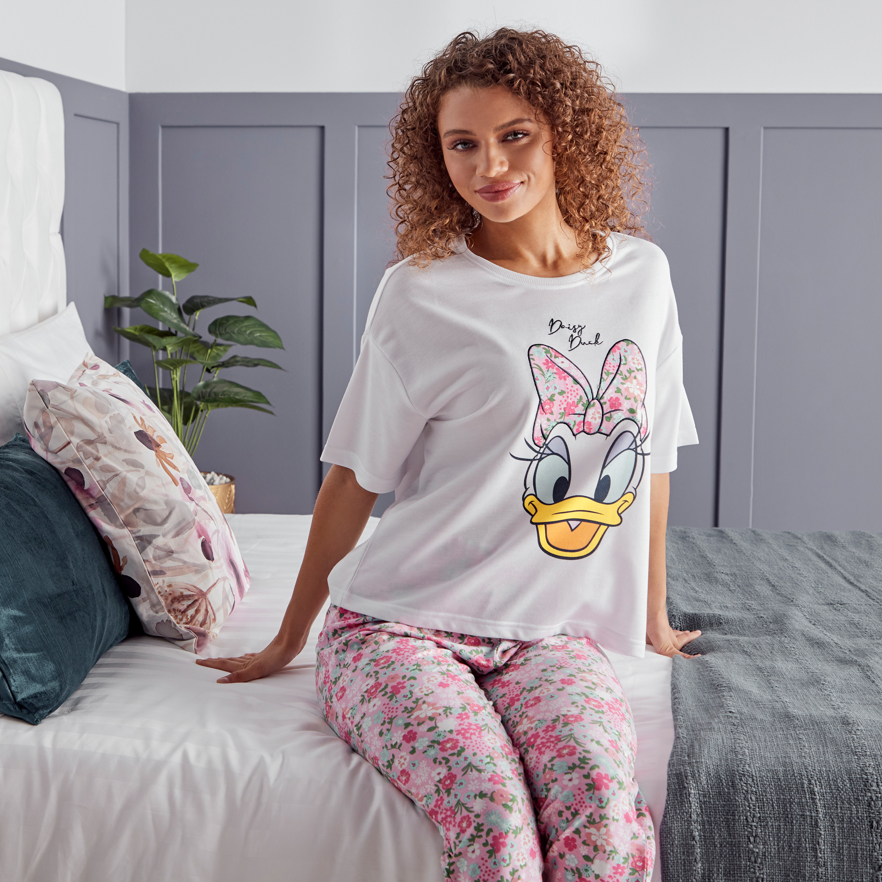 Shop Daisy Duck Print Cotton Pyjama Set Online Max Qatar