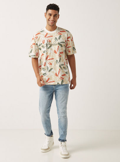 All-Over Print Round Neck T-shirt with Short Sleeves and Embroidered Detail