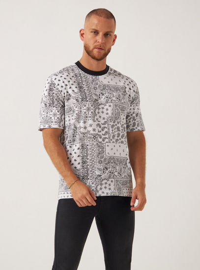 All-Over Paisley Print Loose Fit T-shirt with Short Sleeves and Crew Neck