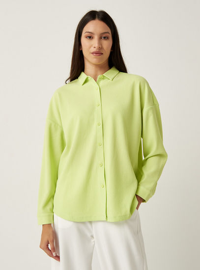 قميص بارز الملمس بياقة واسعة وأكمام طويلة-القمصان والبلوزات-image-0