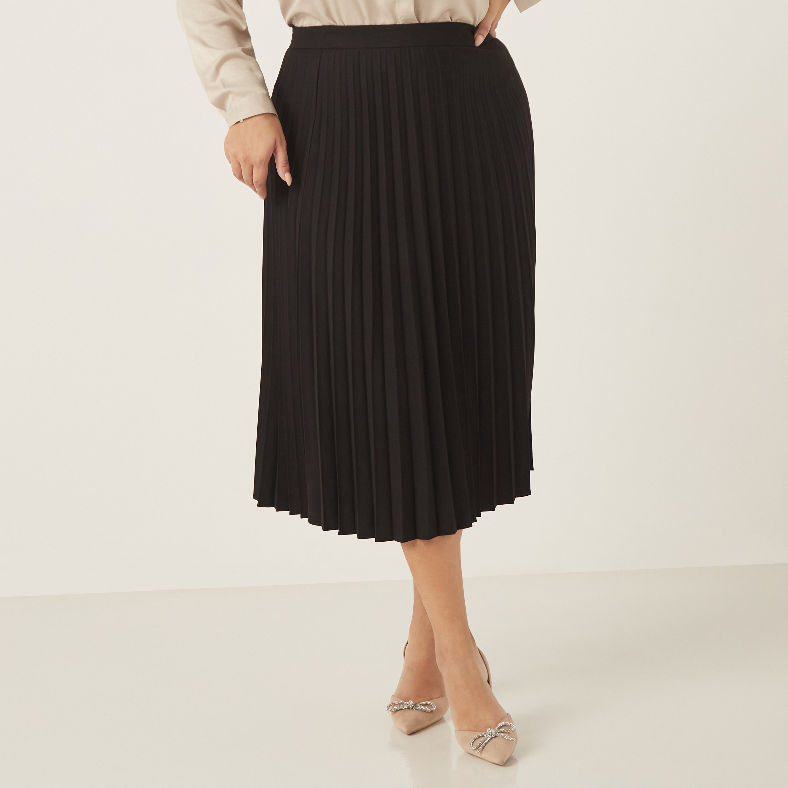 Black pleated outlet skirt with zipper