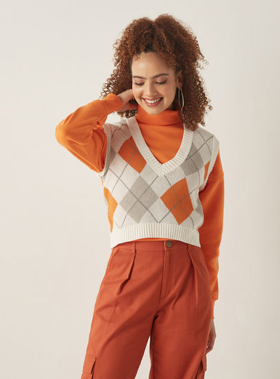 Argyl Knit Sleeveless Sweater with V-neck