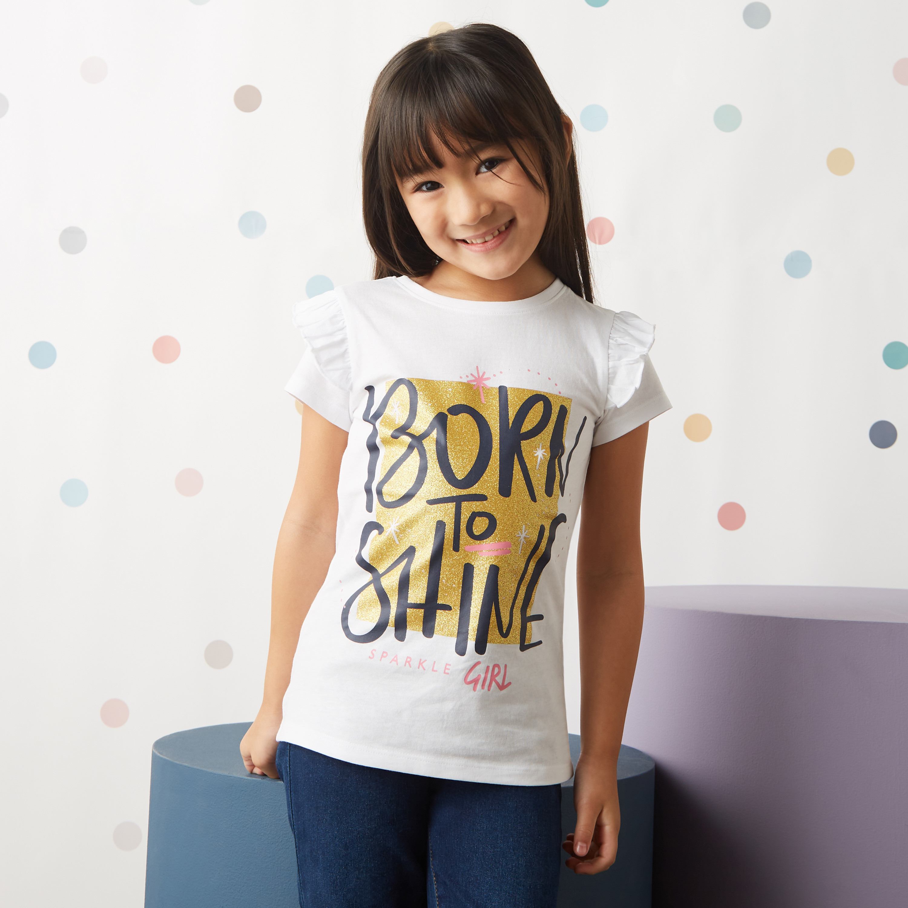 T shirt best sale jeans girl