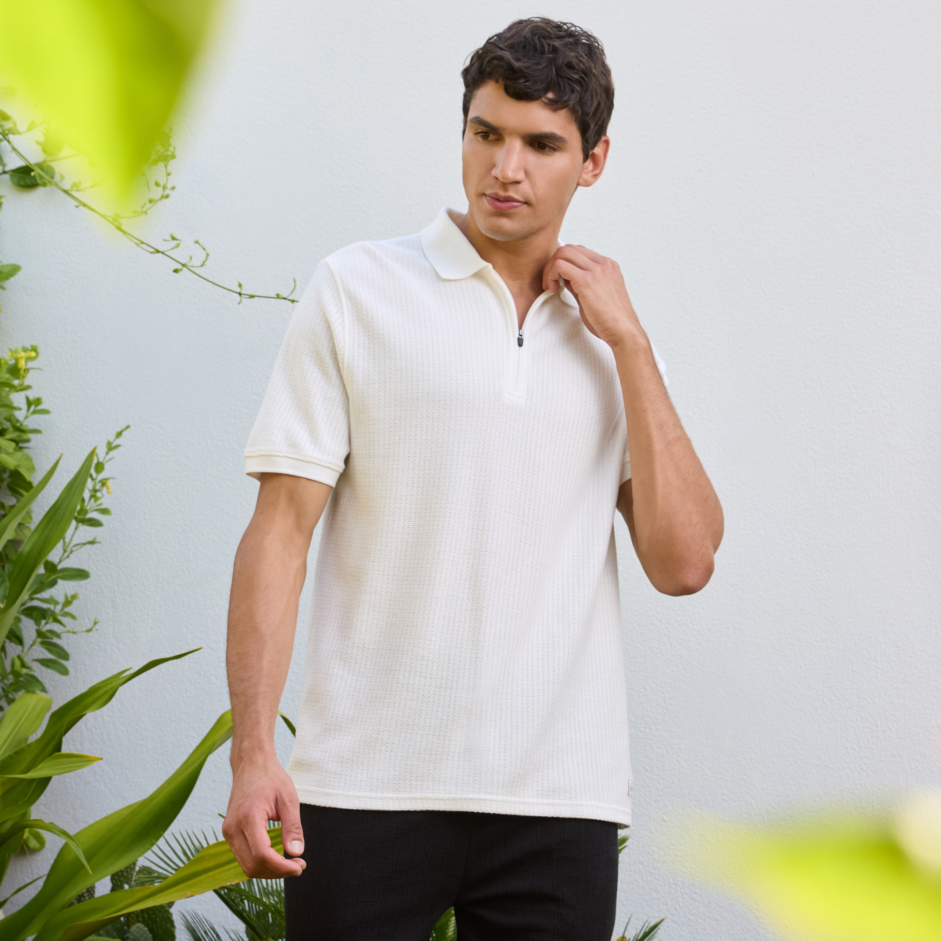 Tシャツ・カットソー Malo SS25 Malo T-shirts and Polos (UXA183 F3L27E3472) Shop Textured Polo T-shirt with Zip Closure Online | Max UAE