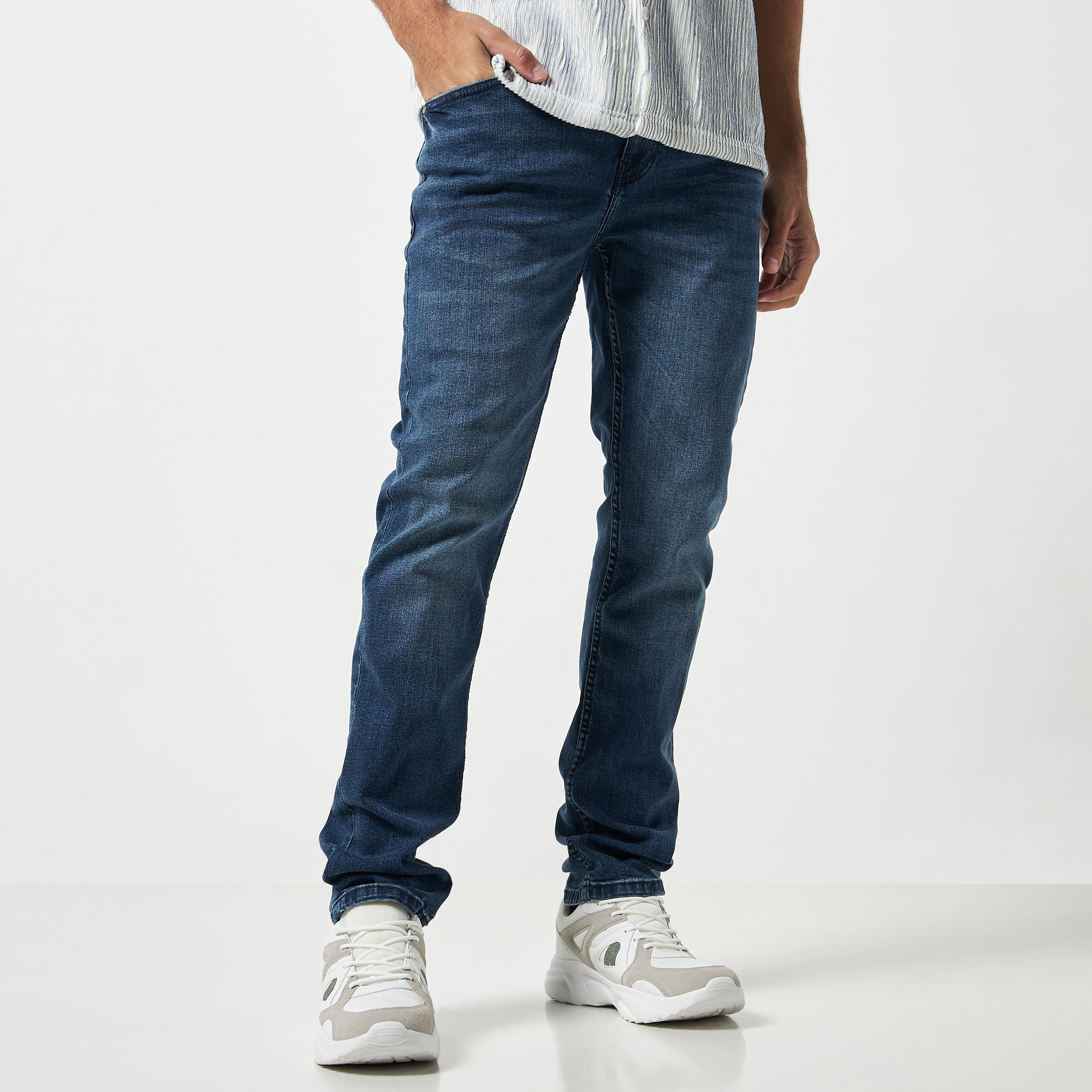 Fitted jeans for store men