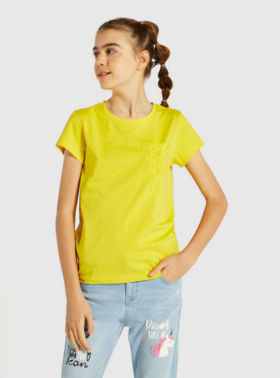 Solid Round Neck T-shirt with Short Sleeves and Pocket