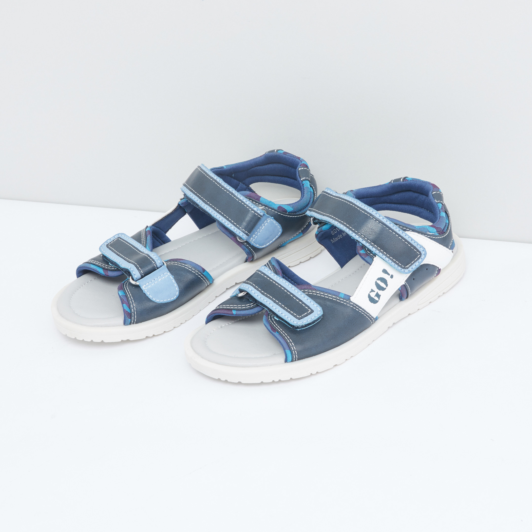 Buy online Green Synthetic & Mesh Back Strap Floaters from Sandals and  Floaters for Men by V-mart for ₹450 at 0% off | 2024 Limeroad.com