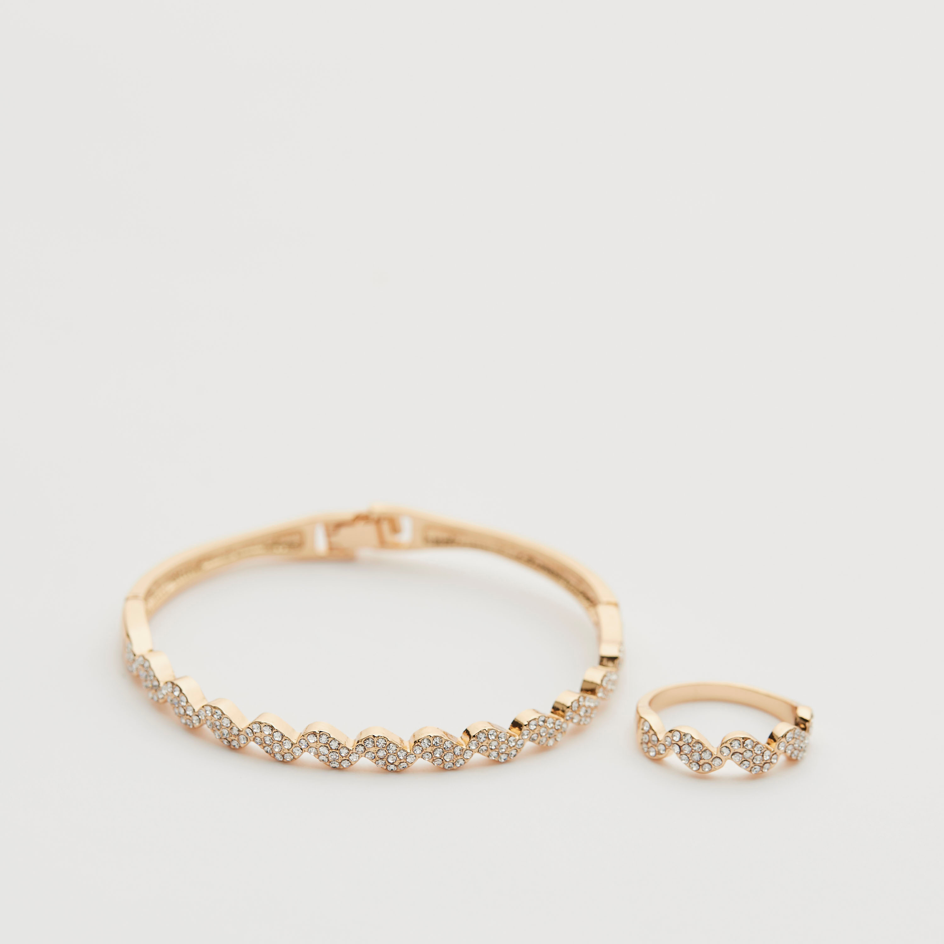 White Gold Ring Bracelet Set On Stock Photo 753730306 | Shutterstock