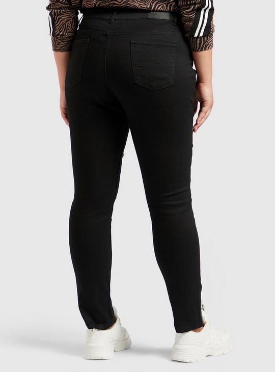 Full Length Skinny Fit Mid-Rise Jeans with Pocket Detail