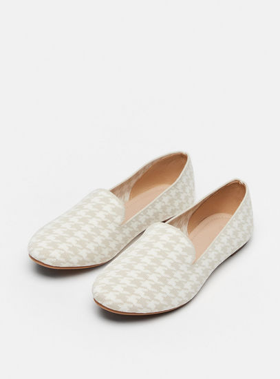 حذاء باليرينا سهل الارتداء بطبعات أبيض وأسود-الأحذية الباليرينا-image-1