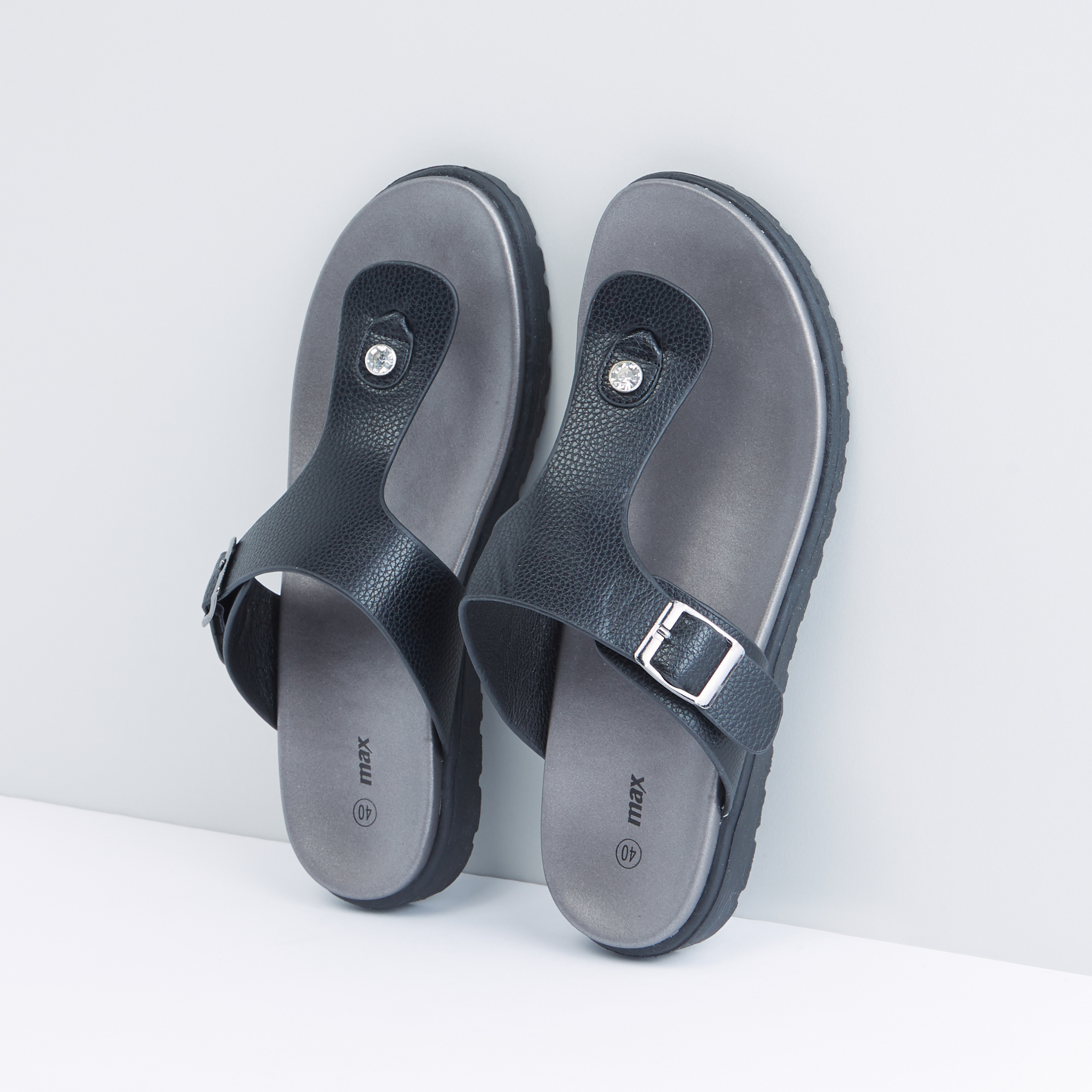 Max discount fashion sandals