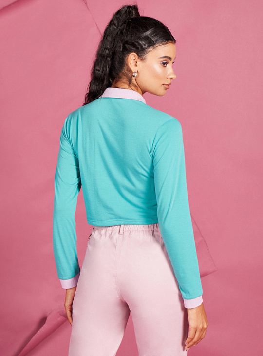 Solid Cropped T-shirt with Long Sleeves and Neck Button Closure