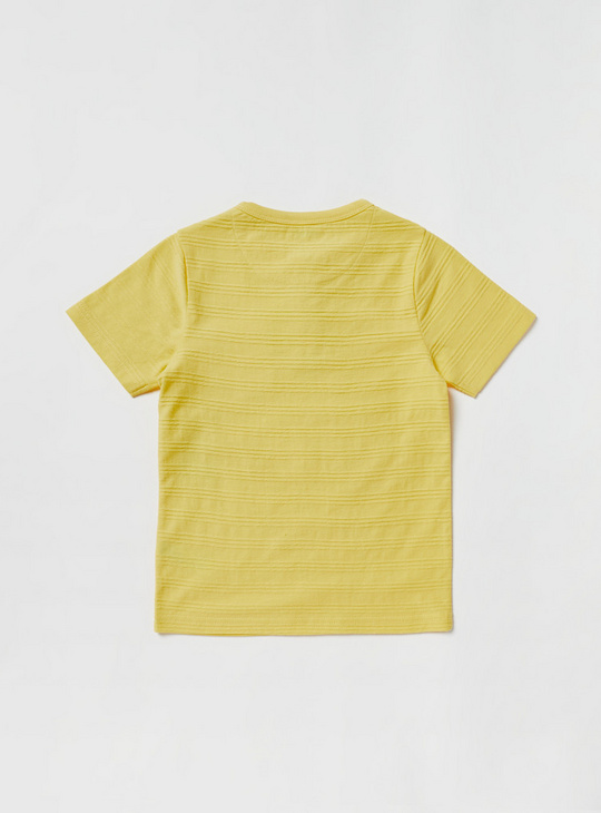 Textured Henley Neck T-shirt with Short Sleeves and Chest Pocket