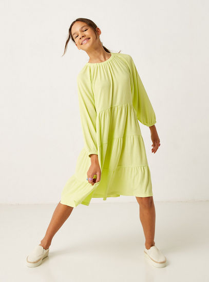 فستان ميدي بارز الملمس متعدّد الطبقات بياقة مستديرة وأكمام طويلة-الفساتين الكاجوال-image-0