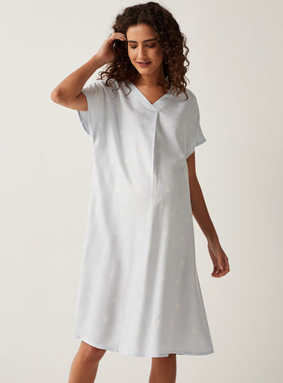 قميص نوم للحوامل بياقة v وأكمام قصيرة وطبعات نجوم-ملابس النوم-image-1