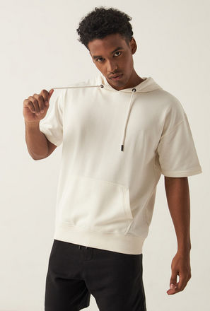 Oversized Hooded Sweatshirt with Kangaroo Pockets and Short Sleeves