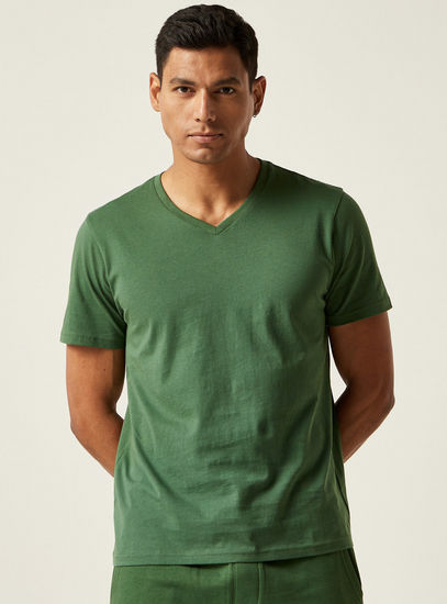 Solid Fade Resistant V-neck T-shirt with Short Sleeves