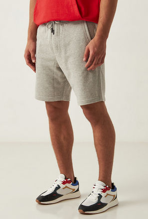 Solid Anti-Pilling Shorts with Drawstring Closure and Pocket