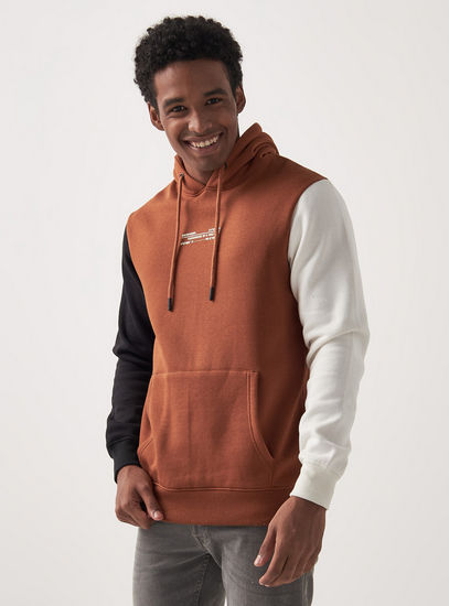 Printed Hooded Sweatshirt with Kangaroo Pocket and Long Sleeves