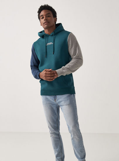 Printed Hooded Sweatshirt with Kangaroo Pocket and Long Sleeves