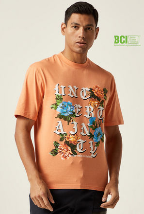 Graphic Print T-shirt with Short Sleeves and Crew Neck